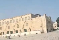 مناشدة عبر مكبرات الصوت في المسجد الأقصى للتصدي للاقتحامات